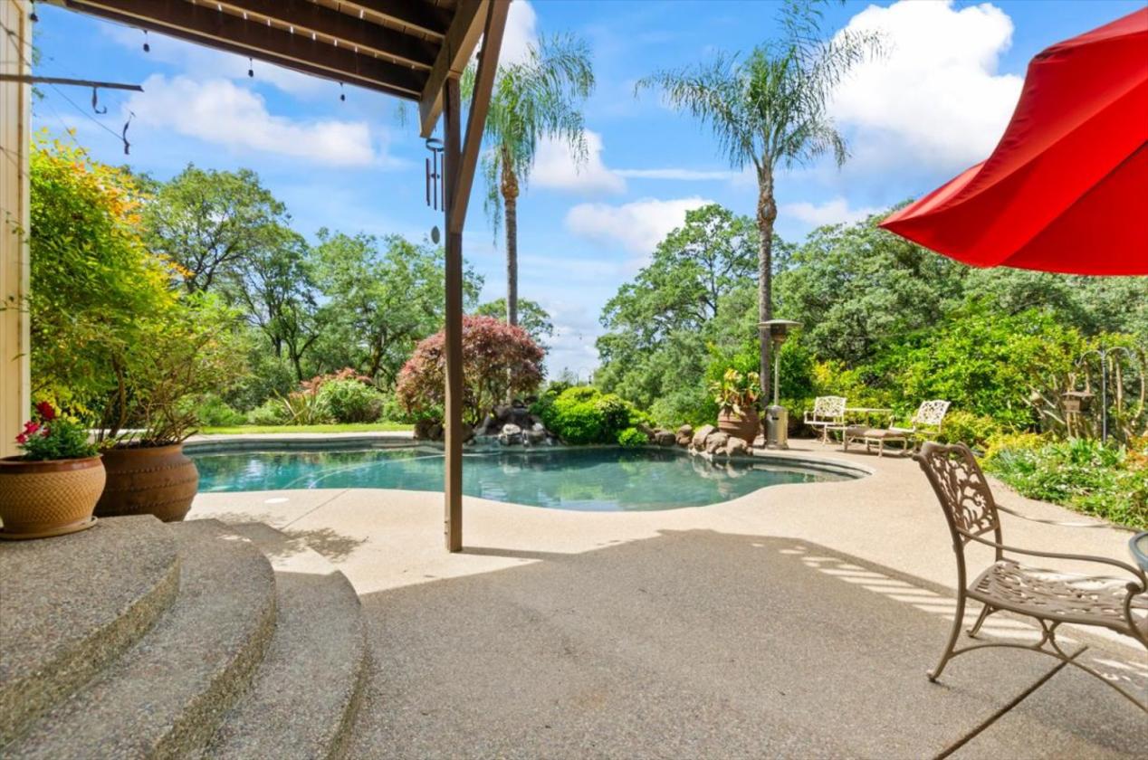 Beautiful Country home for the family on 5+ AC - photo 4