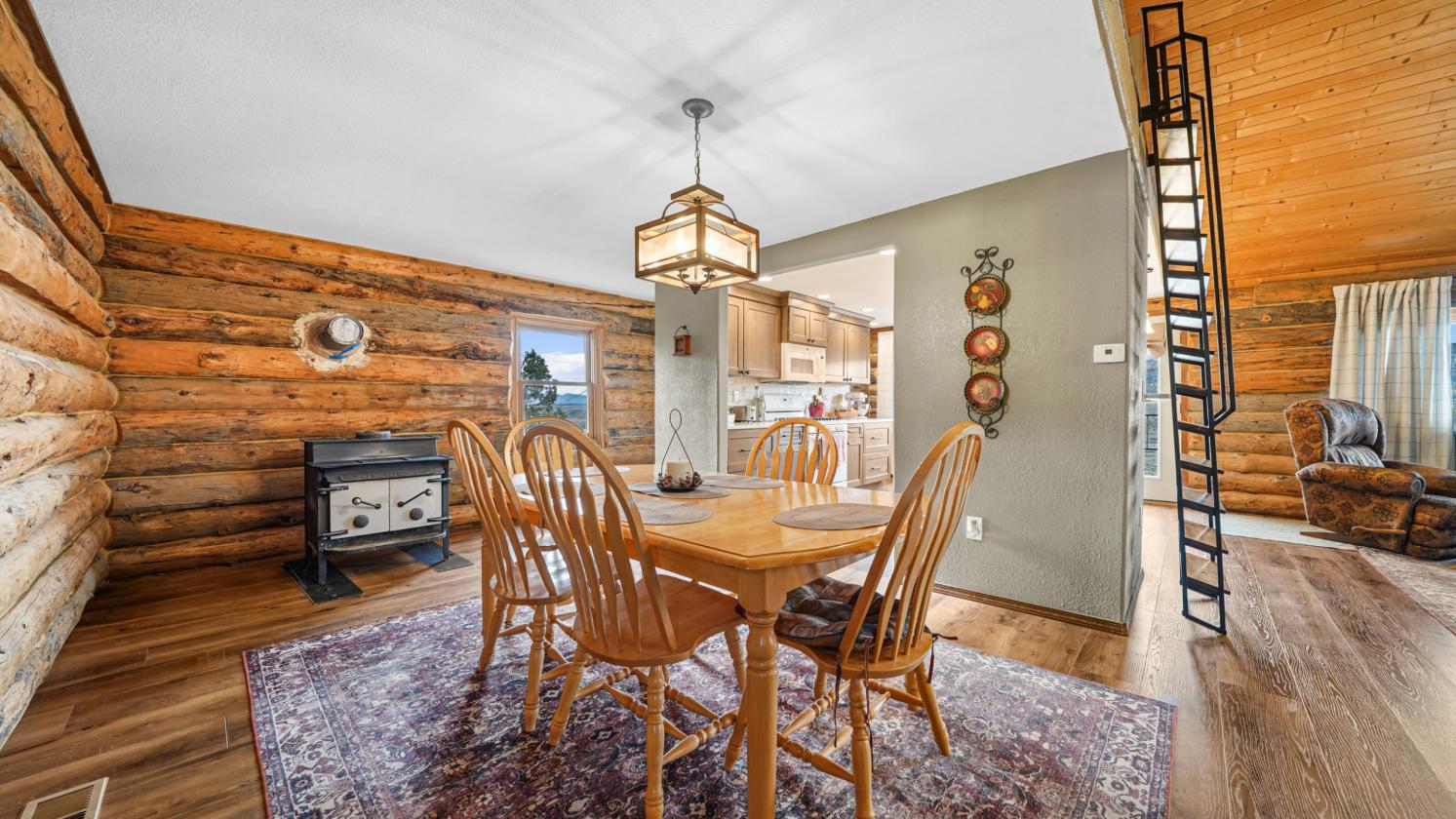 Rustic Log Cabin with Panoramic Views - photo 5