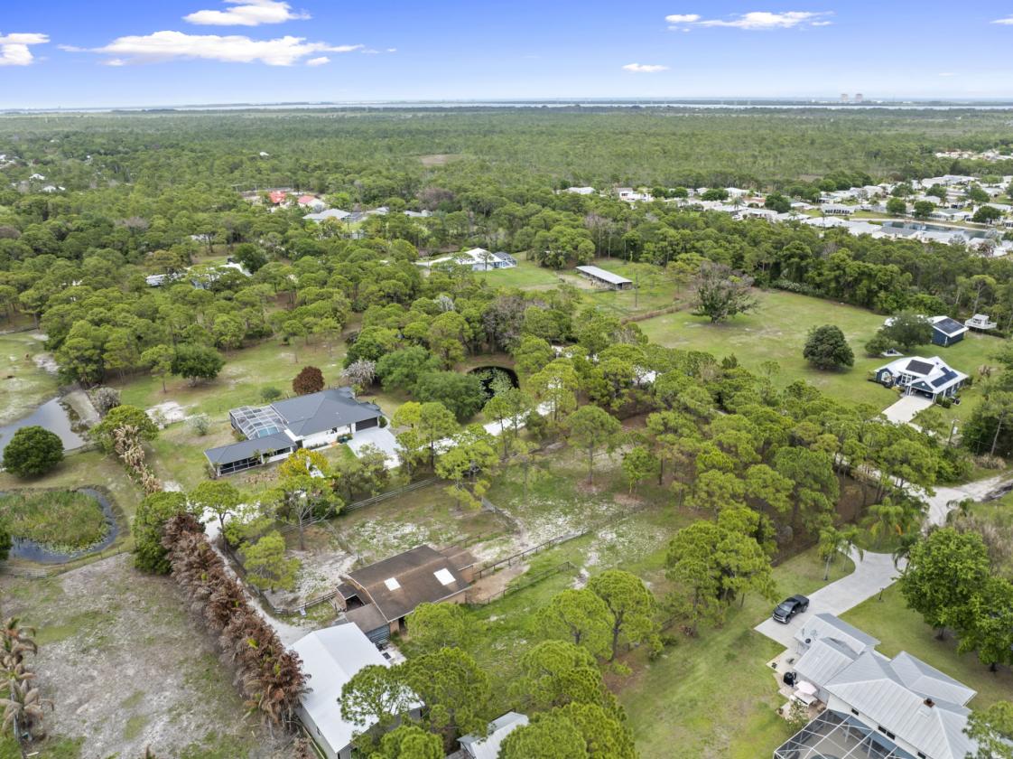 Beautifully updated 5 acre equestrian property - photo 25