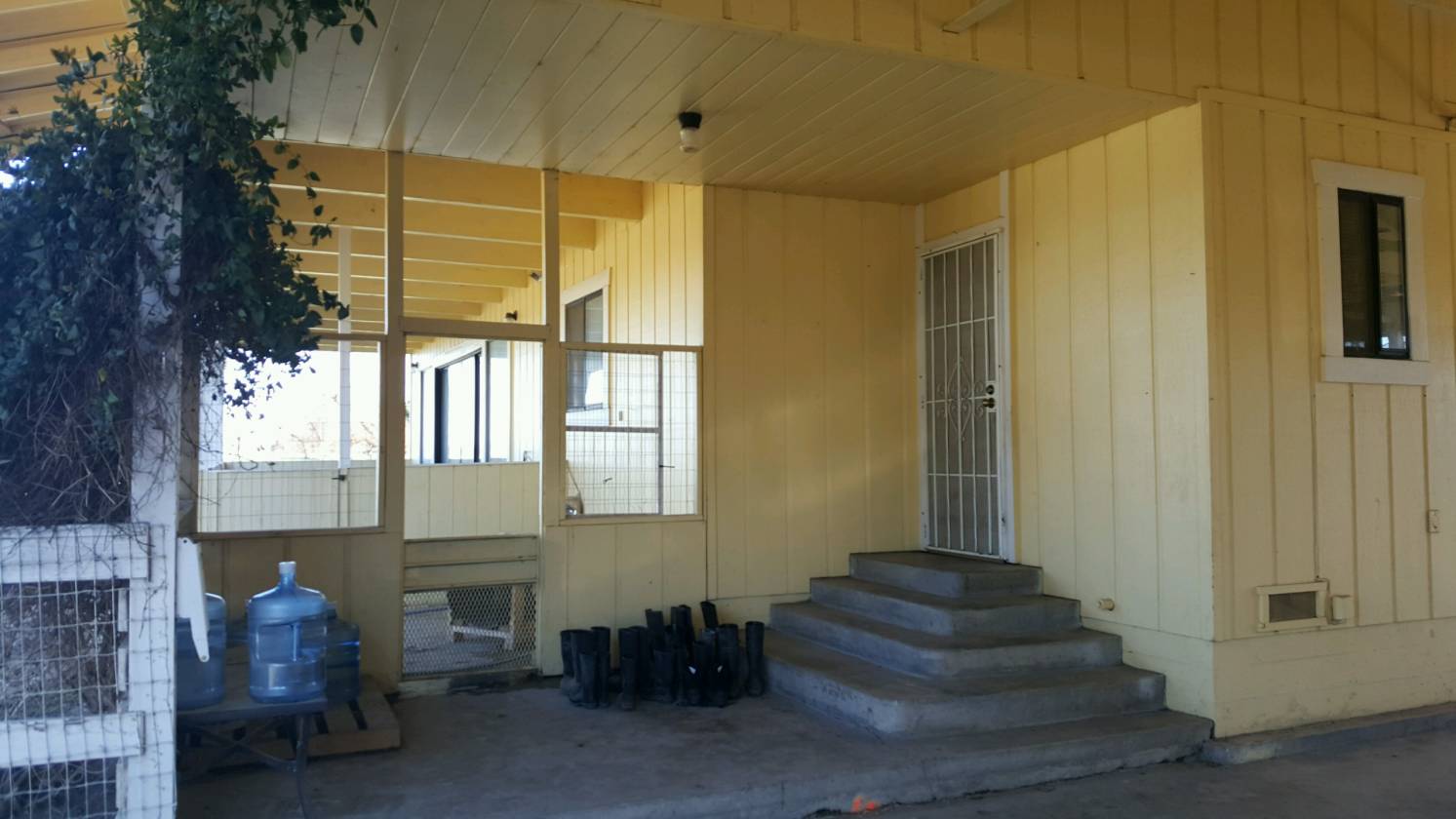 Large Ranch House on 2.67 acres Live Oak, Sutter County, California