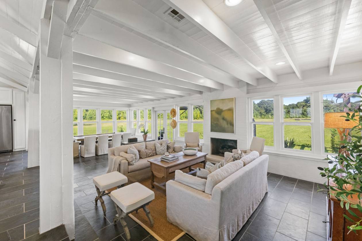 Lovely, turn key equestrian property with 2 arenas - photo 4