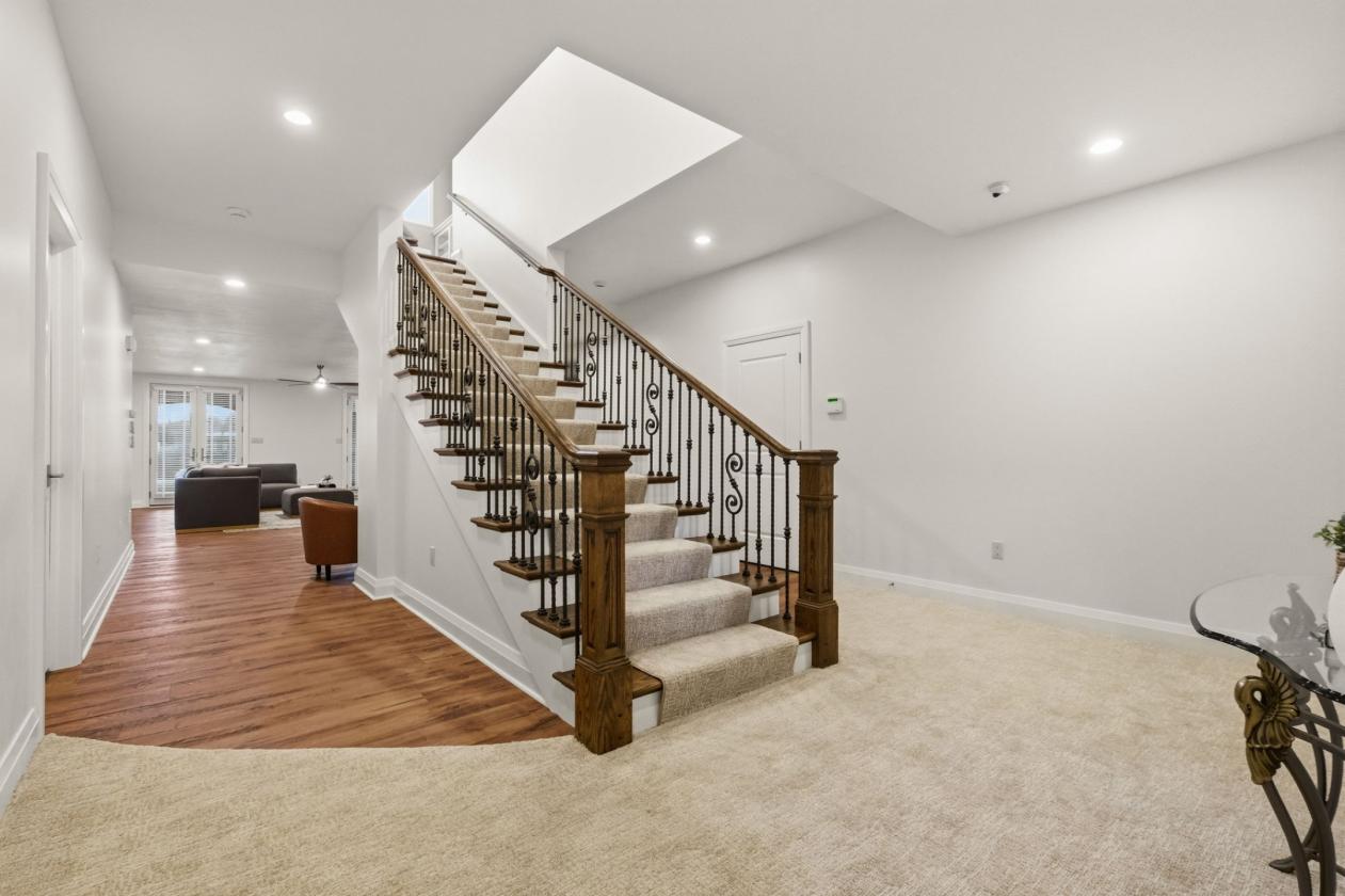 Private 31+ Acre Estate perfect for Horse Lovers - photo 29