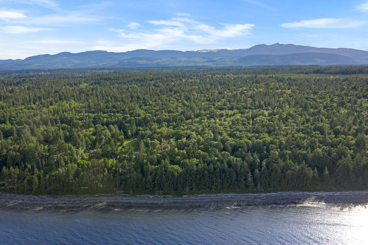 Stunning Waterfront Acreage Courtenay, Comox Valley County, British Columbia
