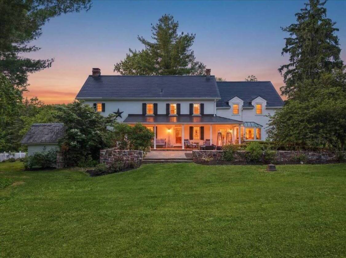 Equestrian estate w/ luxury barn & carriage house - photo 2