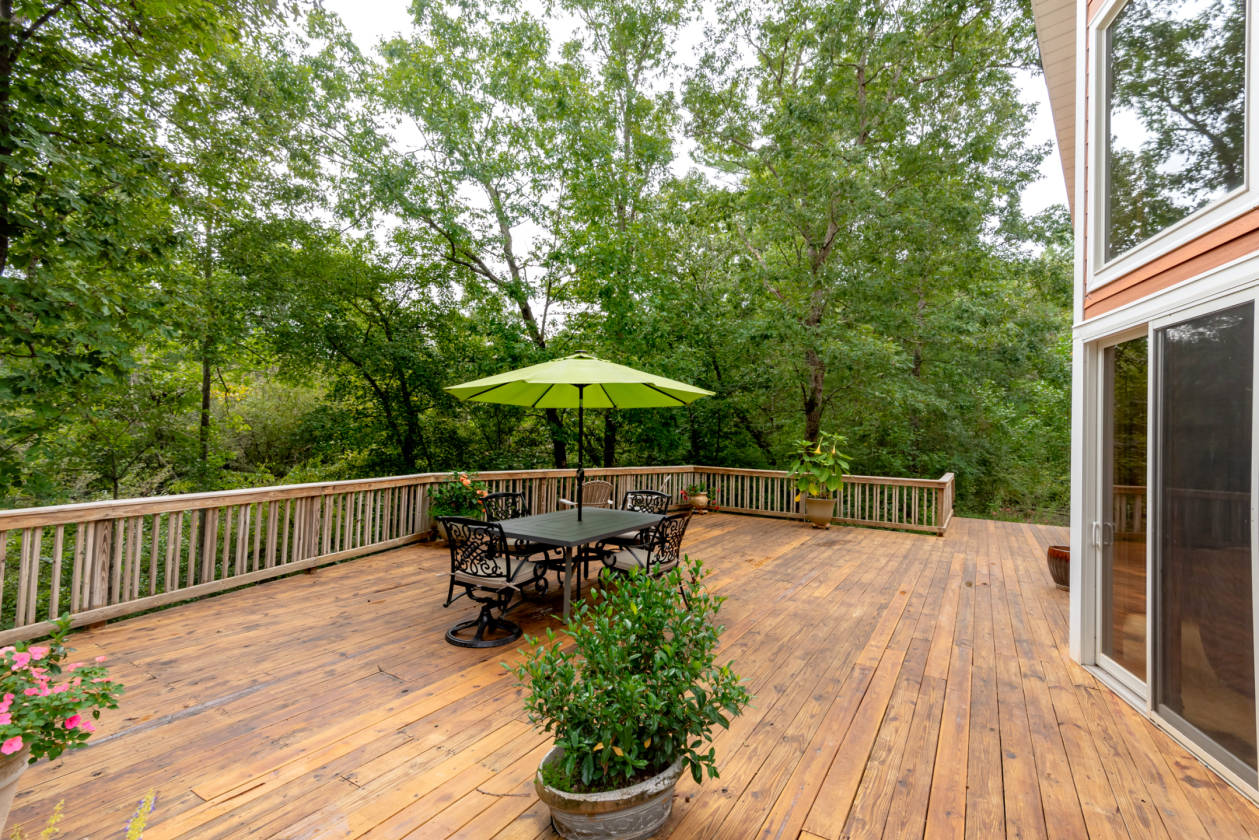 Bring your horses! Craftsman home on over 20 acres of... Hiddenite