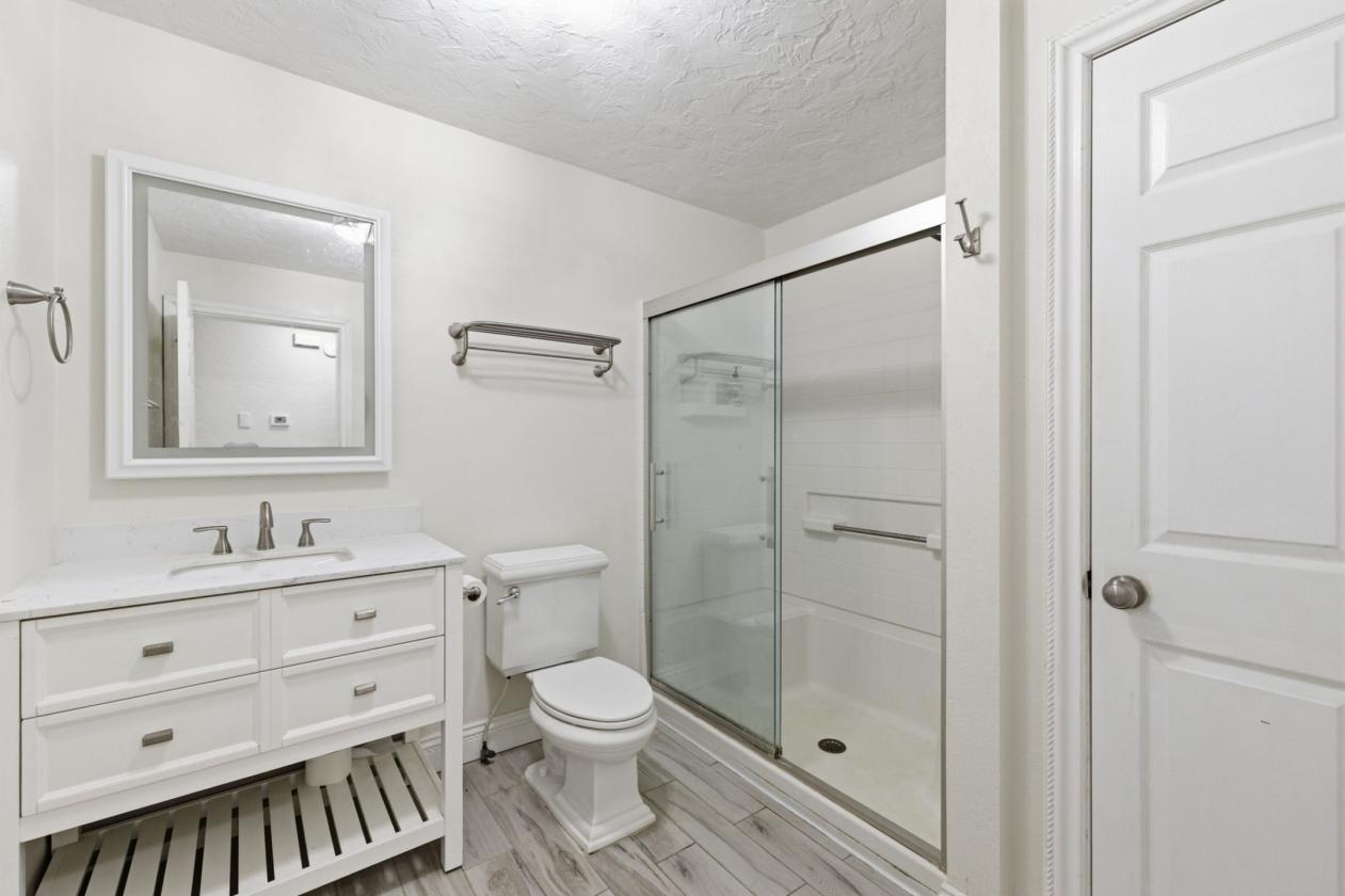 Private horse property with a modern touch! - photo 23