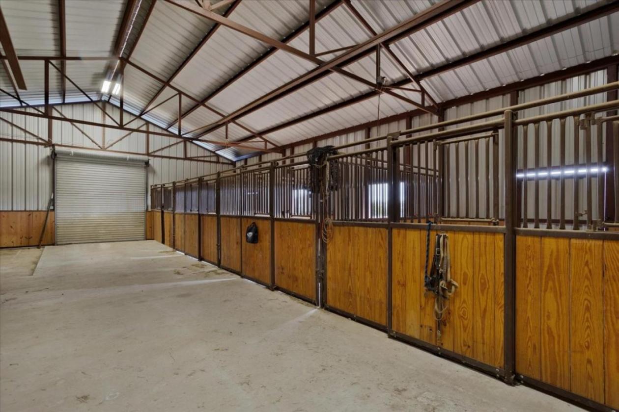 Equestrian Estate on 11 Acres - photo 7