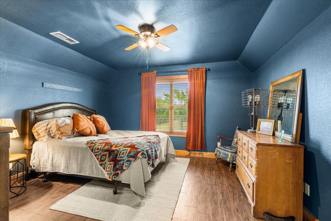 Custom home on 33 Acres! - photo 22