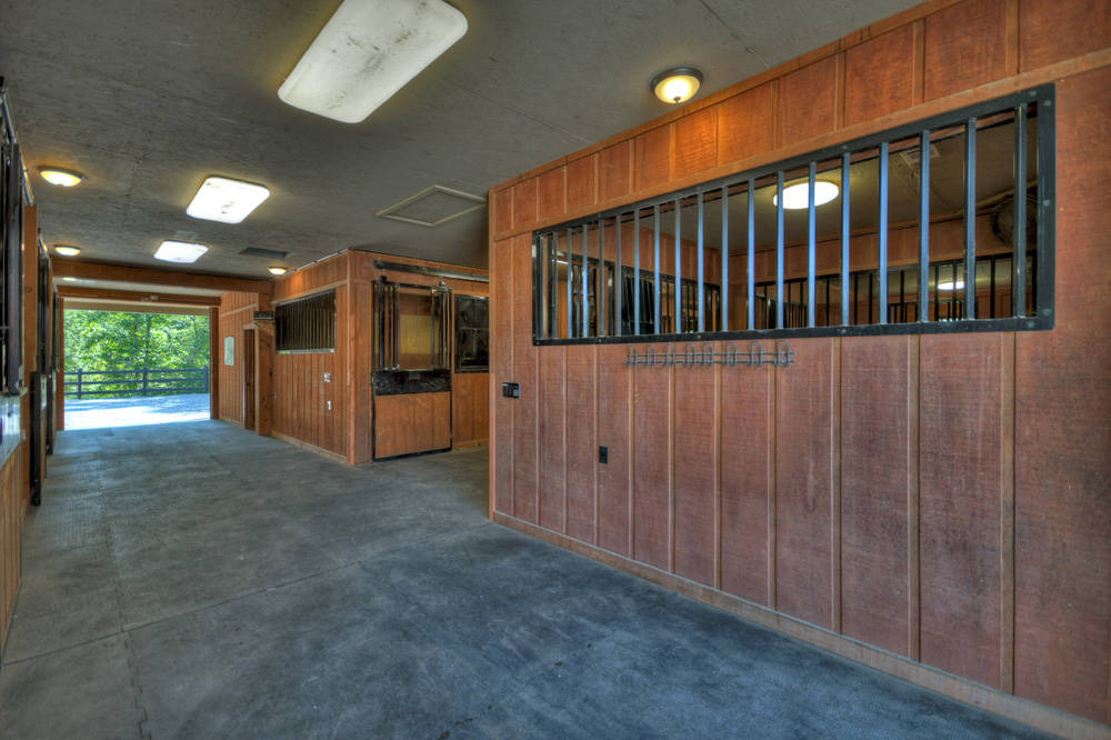 Impressive Equestrian Complex Fannin County,
