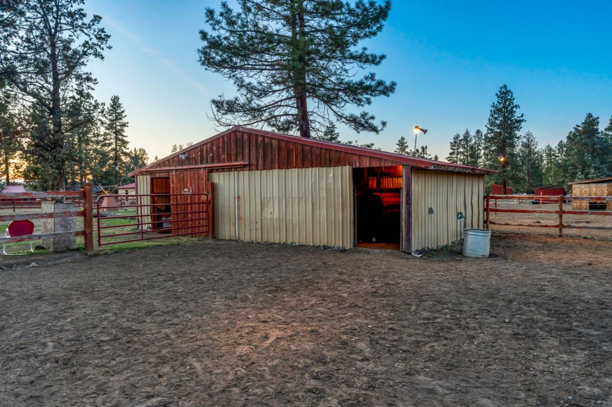 Spectacular Horse Facility near Sisters - photo 11