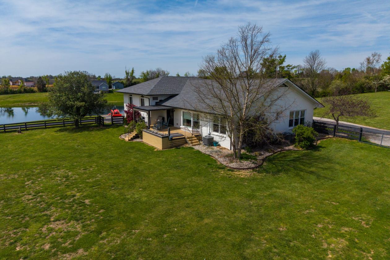 Full Remodeled Home w/6.6 Acres, 1 Mi from Bypass - photo 23