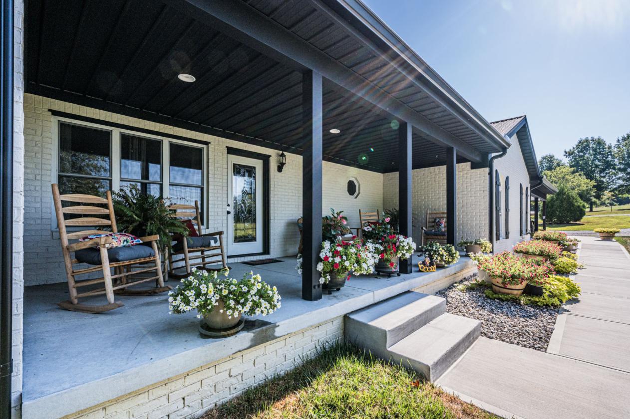 A Home Place Where Quiet Life Meets Horse Country - photo 5