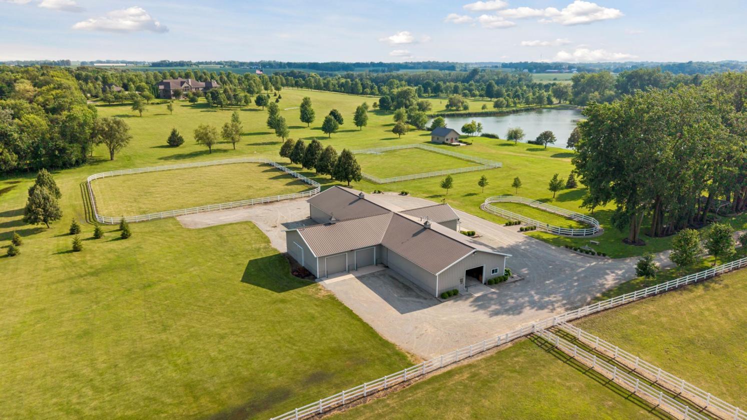 Calonett: 75-Acre Horse Estate - photo 5