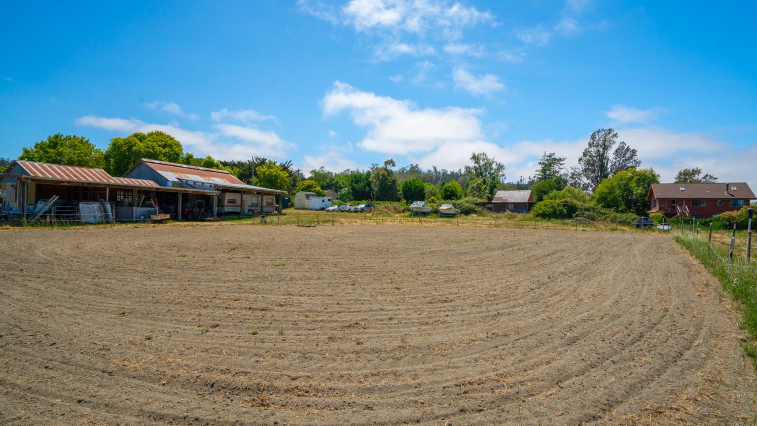 Beautiful 10 Acre Horse Property - photo 5