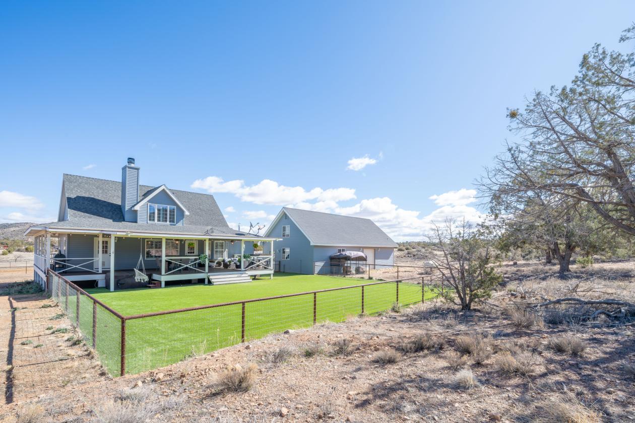 5 Acre Farmhouse in Beautiful Williamson Valley - photo 26