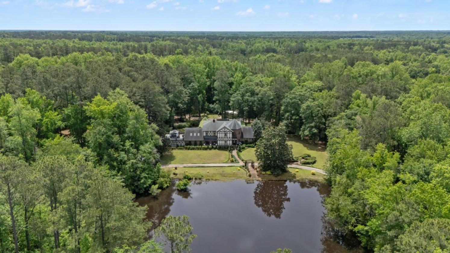 HOME, EVENT AND WEDDING VENUE AND HORSE FARM! - photo 10