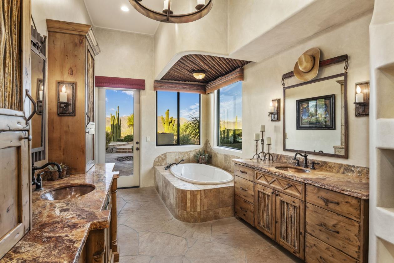 11 Acre Luxury Horse Property - Mountain Views - photo 17