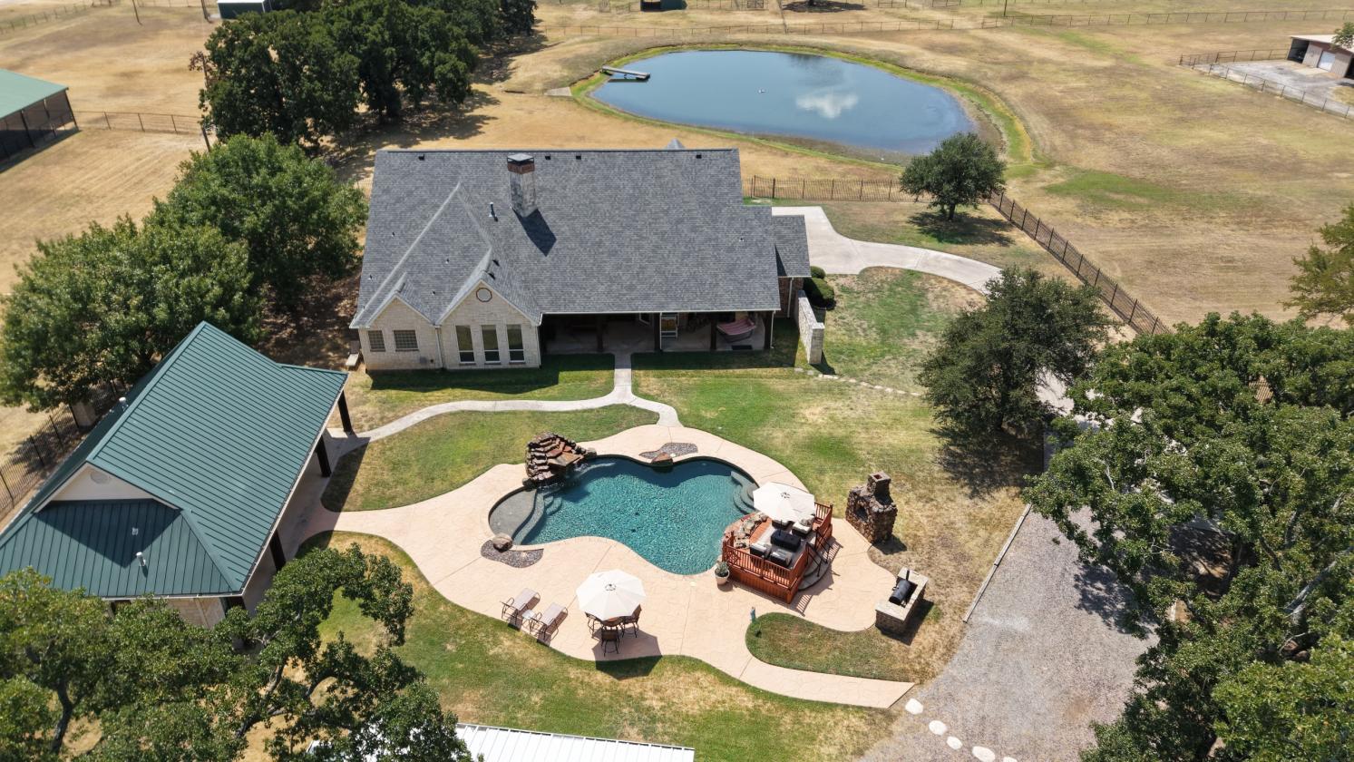 18 Acres, 3 Barns, Training Arena, 3 Residences - photo 12