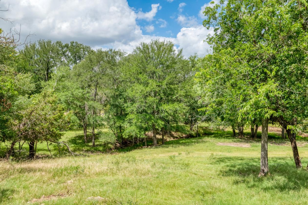 Picturesque mini farm, 8+ acres, pond ++ - photo 4