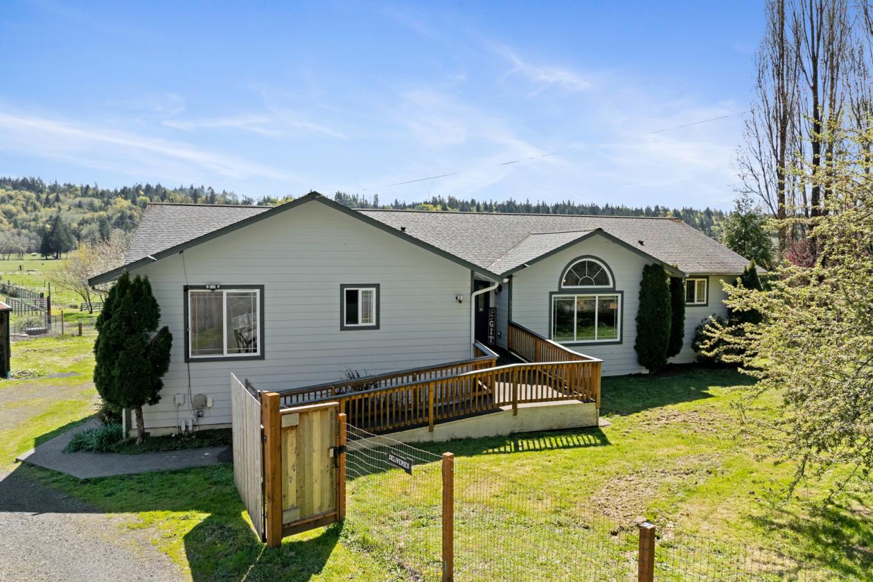 Large home & 18-acre ranch in Shelton, WA! - photo 8