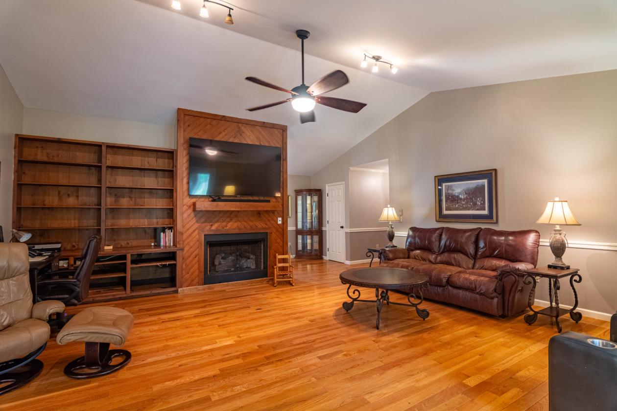 FANTASTIC EQUESTRIAN PROPERTY - photo 11