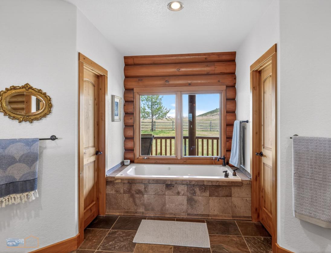 Log Home on 40 Acres! - photo 14