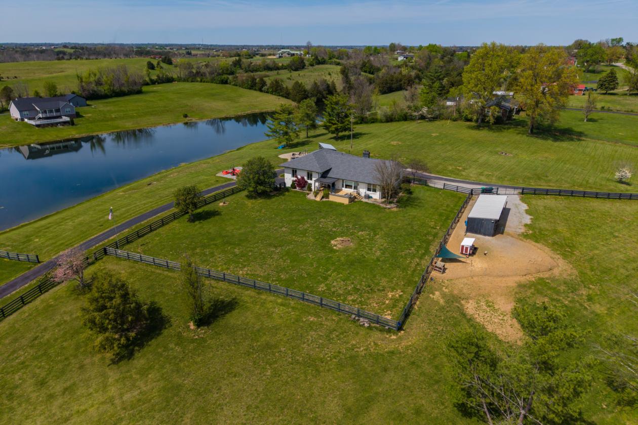 Full Remodeled Home w/6.6 Acres, 1 Mi from Bypass - photo 1
