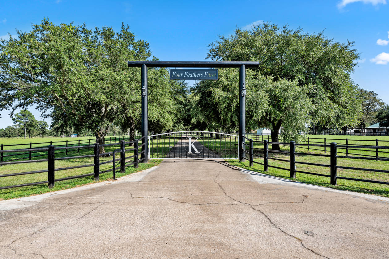 LUXURY EQUESTRIAN ESTATE! Oakwood, Leon County, Texas