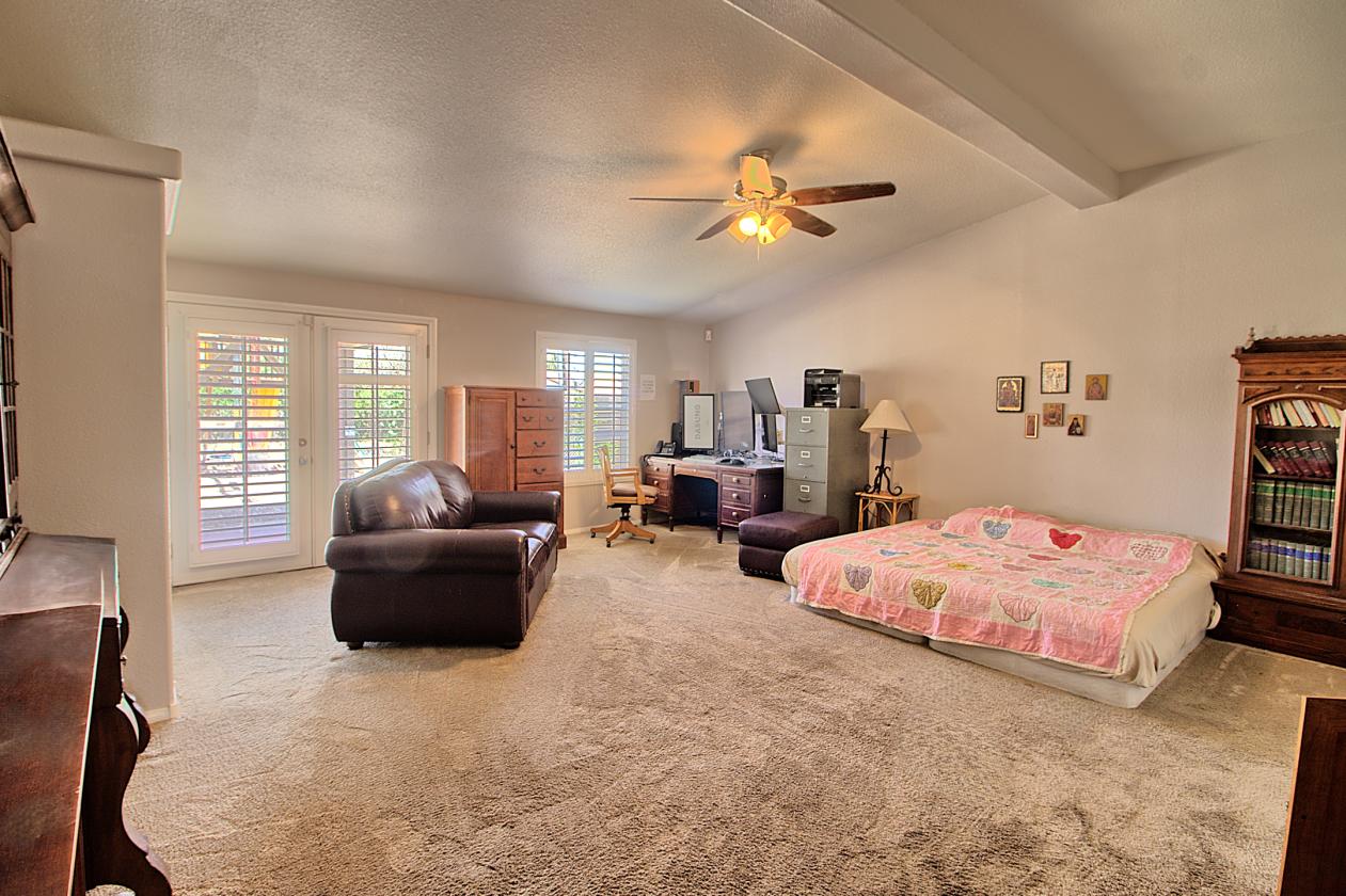 Horse property w/ Stables, RV garage ... - photo 6