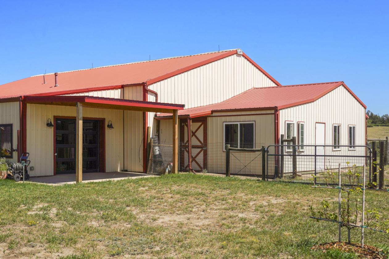 10 Acre Hobby Ranch with 3 outbuildings - photo 24