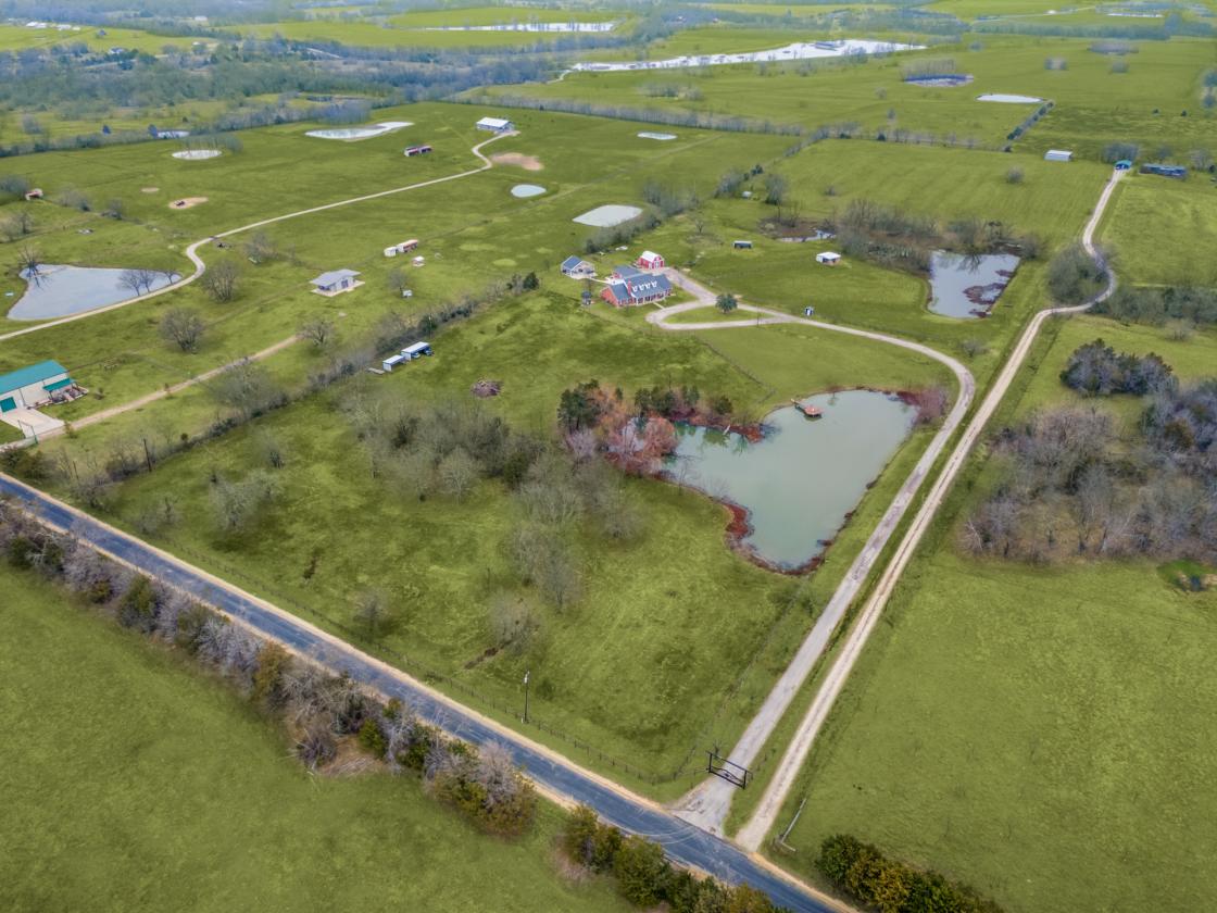 Gorgeous home on 23+ acres, ready for your horses. - photo 27