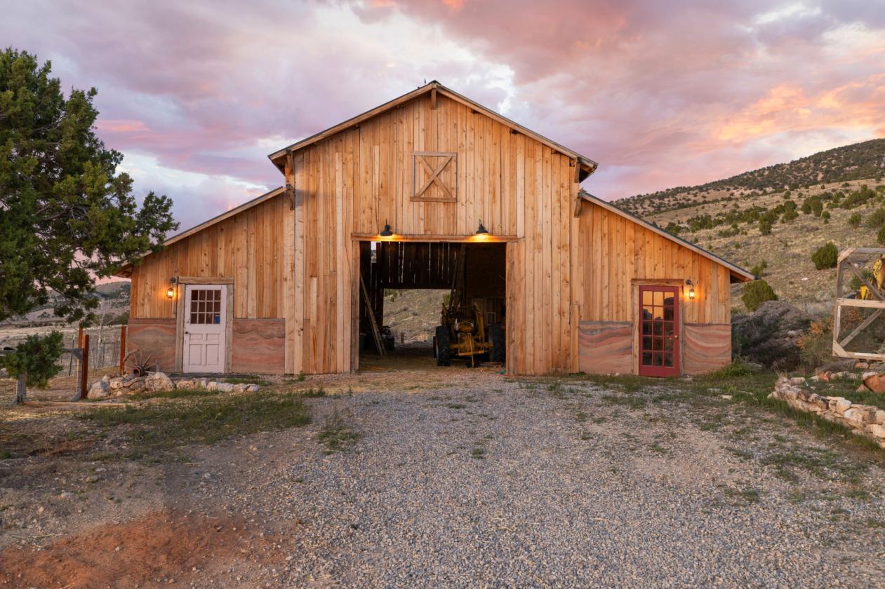 Self-Sufficient Luxury 10-Acre Turnkey Homestead - photo 3