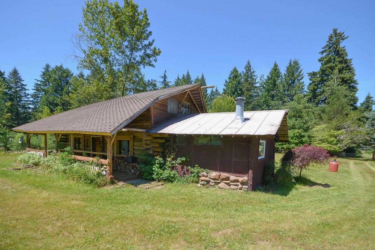 1 CABIN 1 COTTAGE 2 BARNS 4.5 ACRES - photo 15