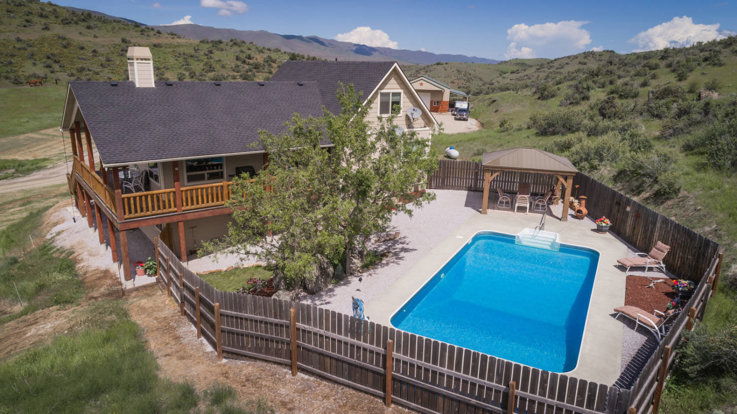 Great horse property with 2 Homes, next to BLM, and Boise National