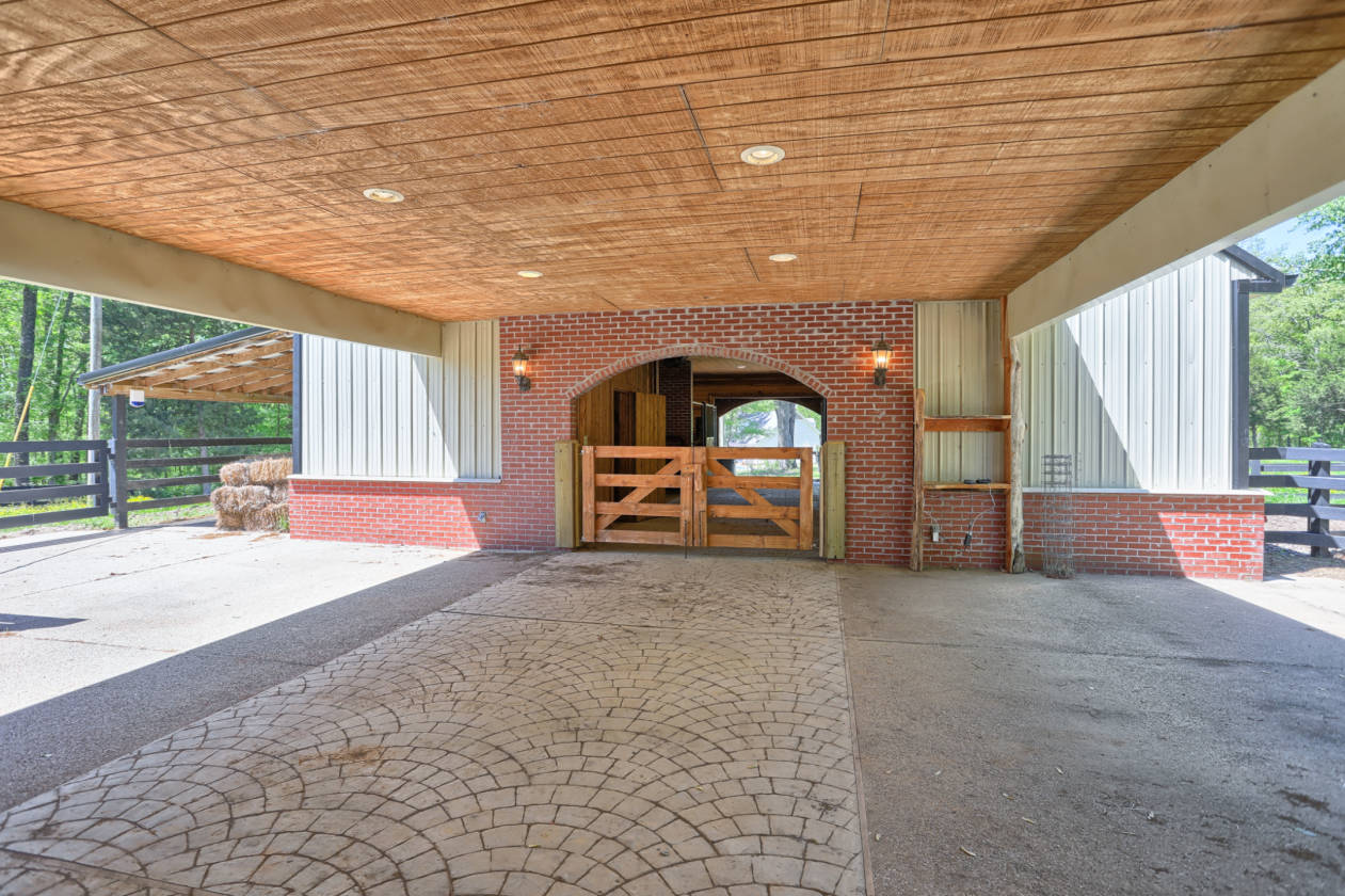Fayette County Tennessee Horse Property With Classic Colonial Home