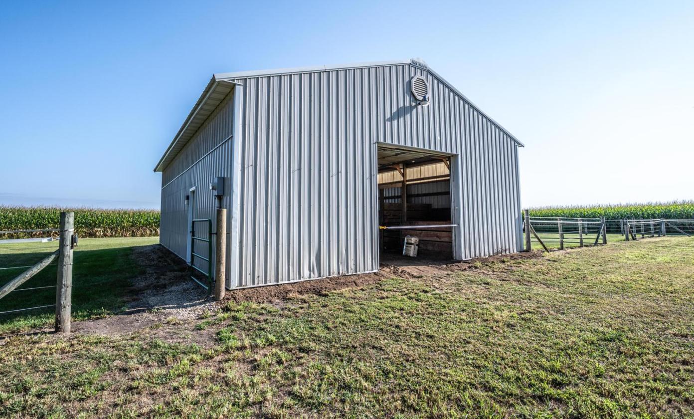 Updated Rambler on 6 acre small horse farm - photo 9