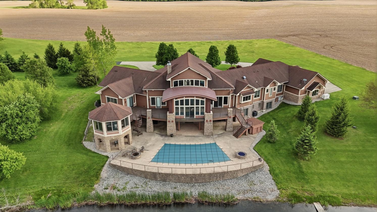 ASPEN-INSPIRED ESTATE ON 28 ACRES BACKS TO LAKE - photo 3