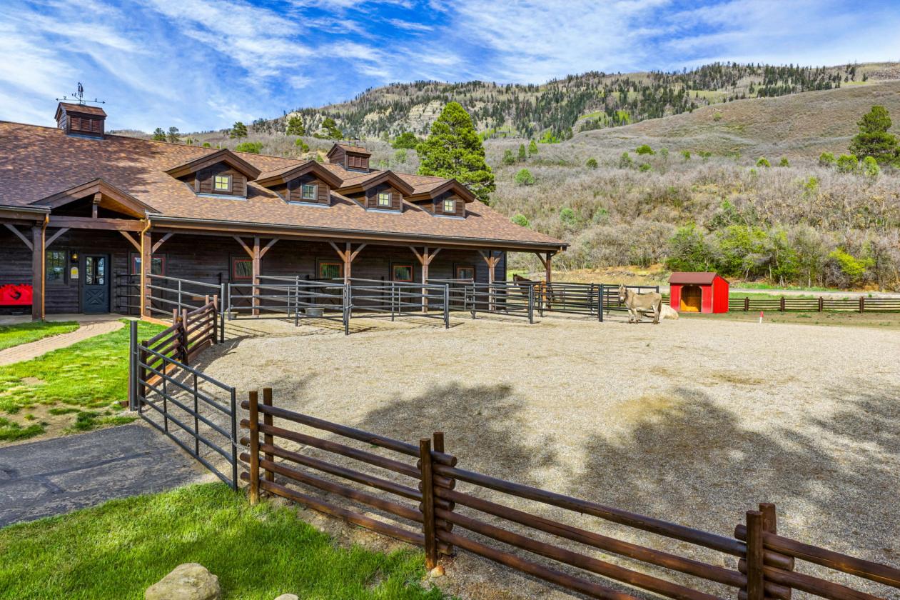 Turn-Key Horse Property With Western Riding & Ski - photo 3