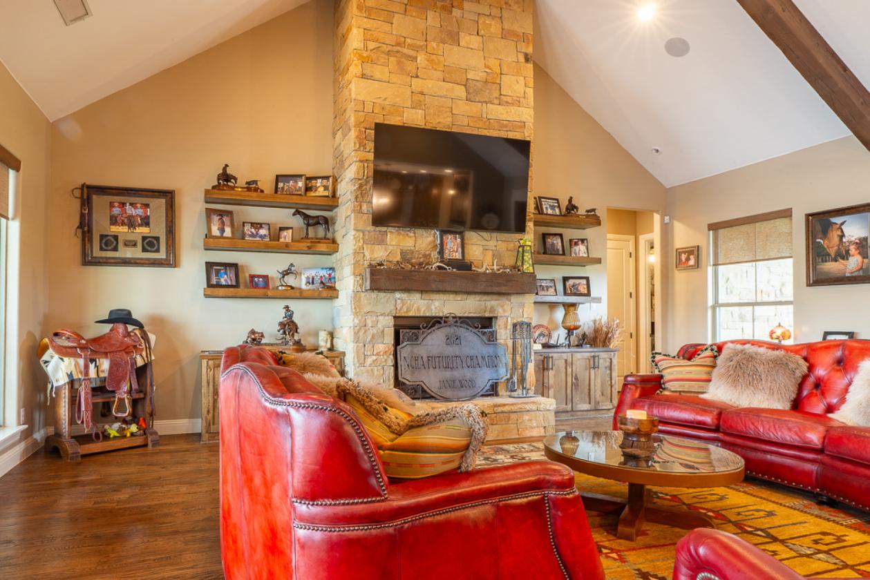 Scenic 64 Acre Horse & Cattle Property - photo 17