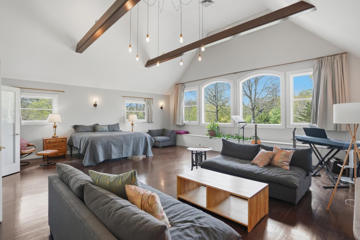 Farmhouse chic meets Soho inspired edge - photo 10