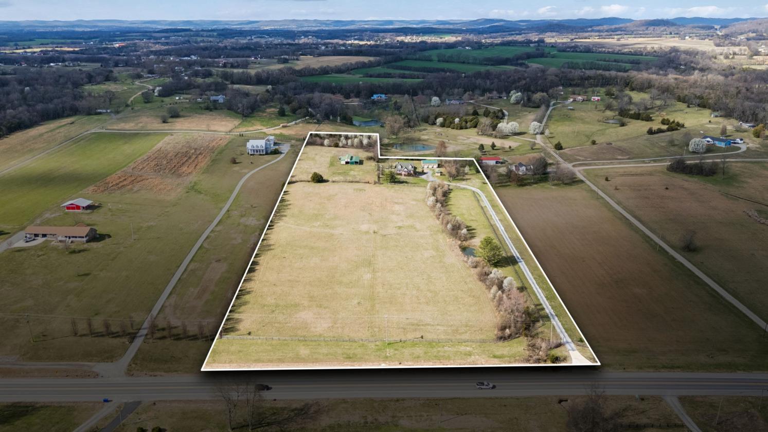 11-acre Horse or Hobby Farm with 5 stall barn - photo 4