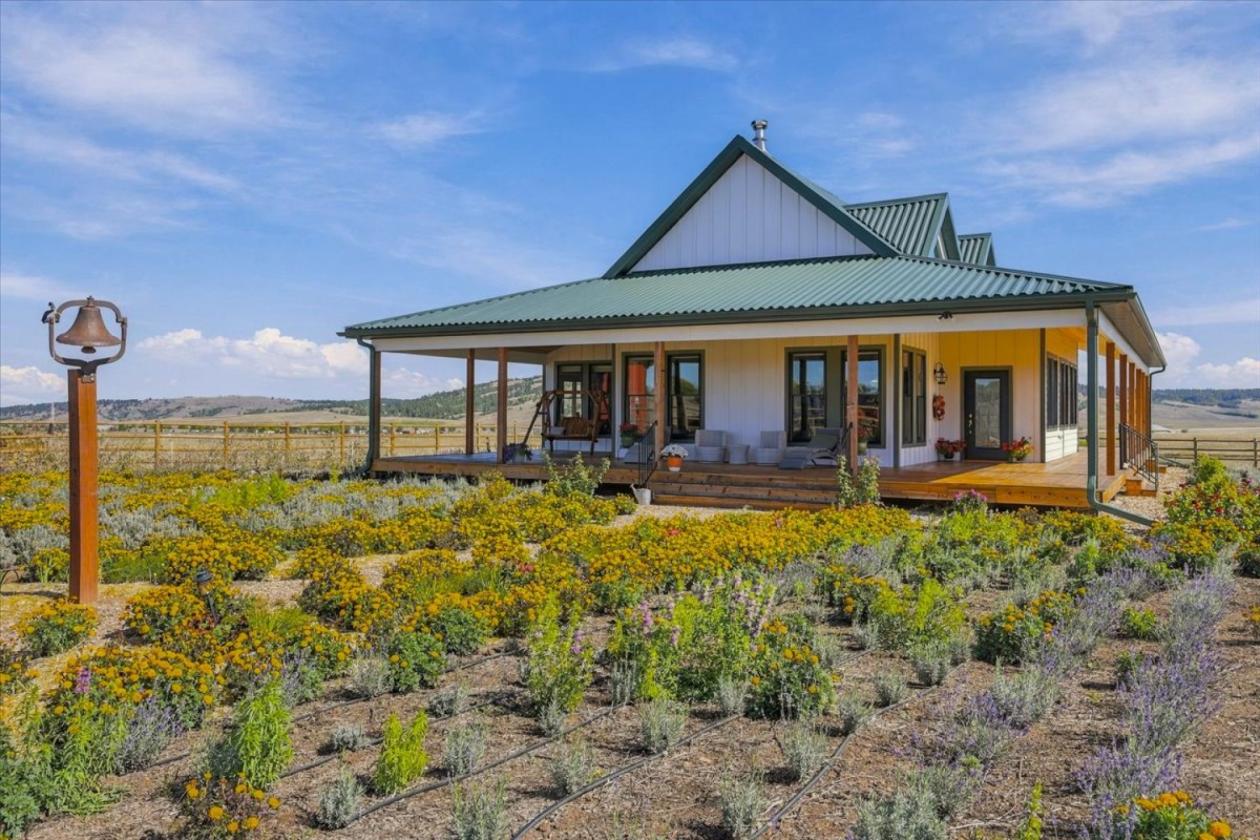 Bring Horses to gorgeous views and custom home! - photo 6