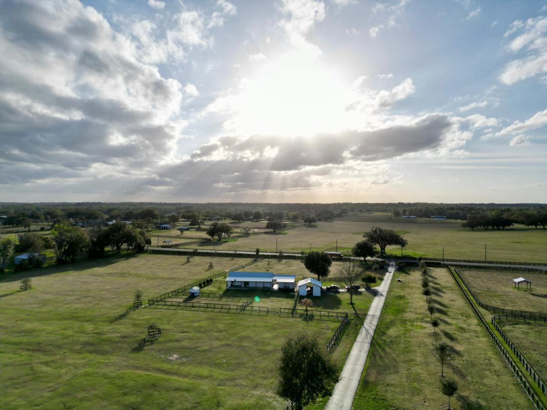 A picture-perfect equestrian estate - photo 30