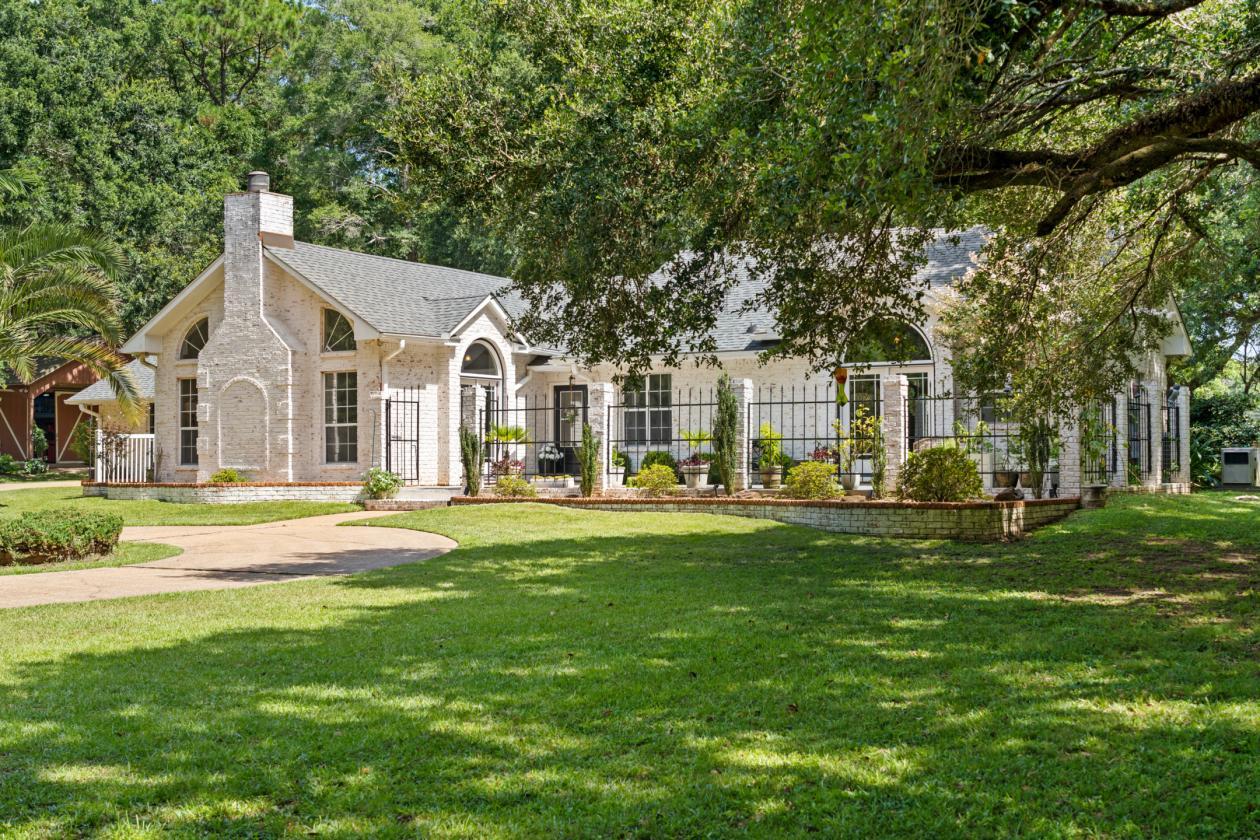 Coastal AL - French Country Estate 10+ Acres & Horses - photo 2