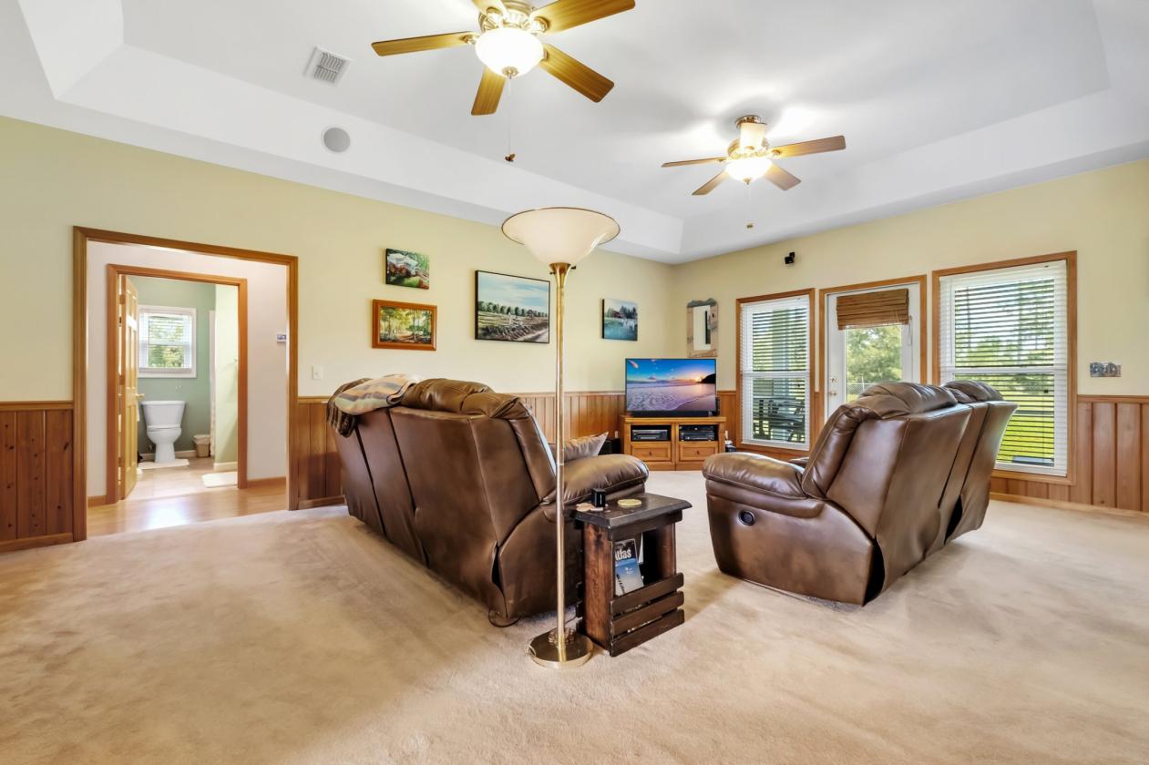 Horse property with gorgeous views - photo 19