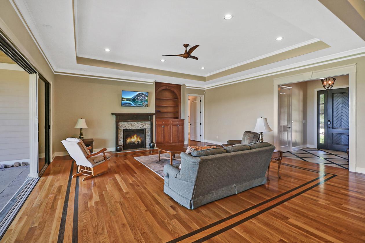Luxury living meets sweeping, unforgettable views - photo 14