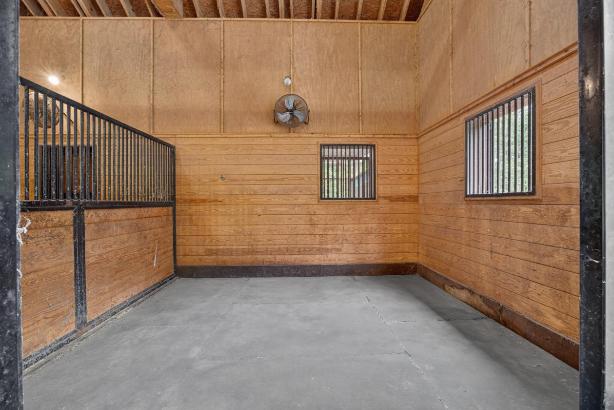 LOOKING for a 36 Equestrian Estate w/ guest house? - photo 17