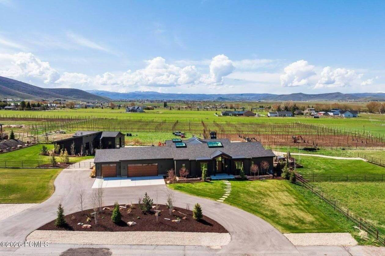Rural Chic Farmhouse on 7.2 Acres - photo 3
