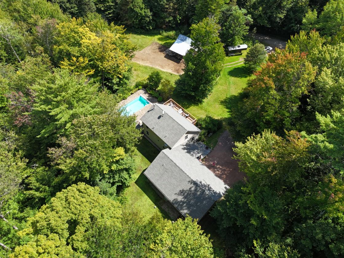 Country Retreat on 5 acres with stable - photo 1