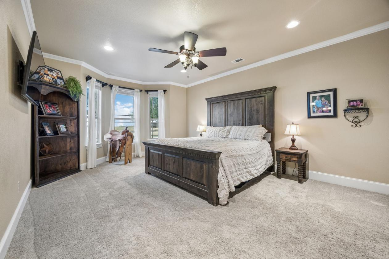 CUSTOM COUNTRY RETREAT ON 25 ACRES - photo 9